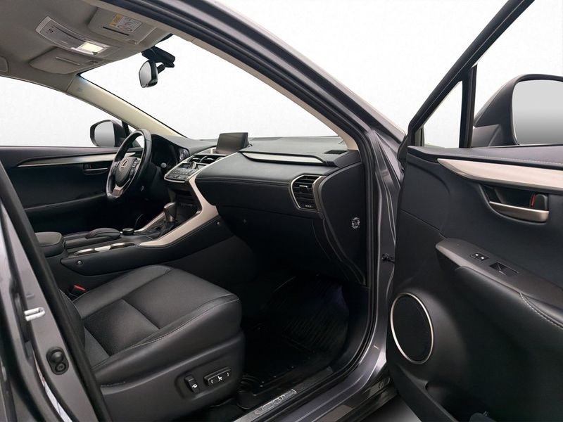 Lexus NX bild 23