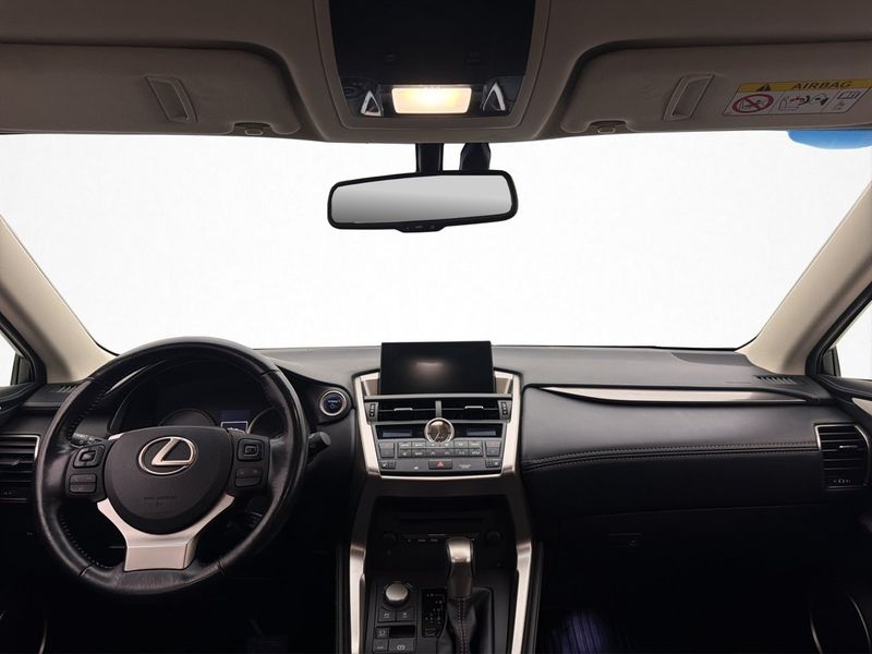 Lexus NX bild 12