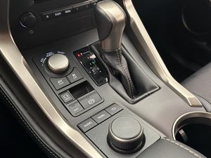 Lexus NX bild 22