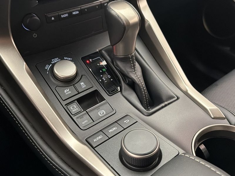 Lexus NX bild 22