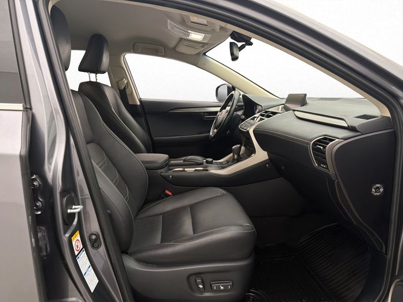 Lexus NX bild 24
