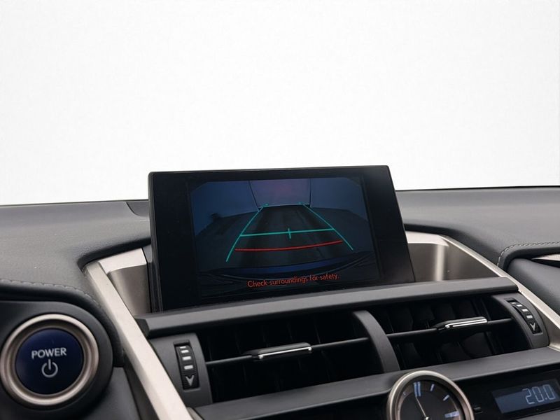 Lexus NX bild 17