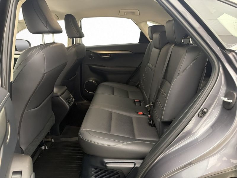 Lexus NX bild 25