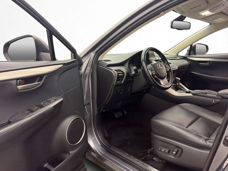 Lexus NX bild 10