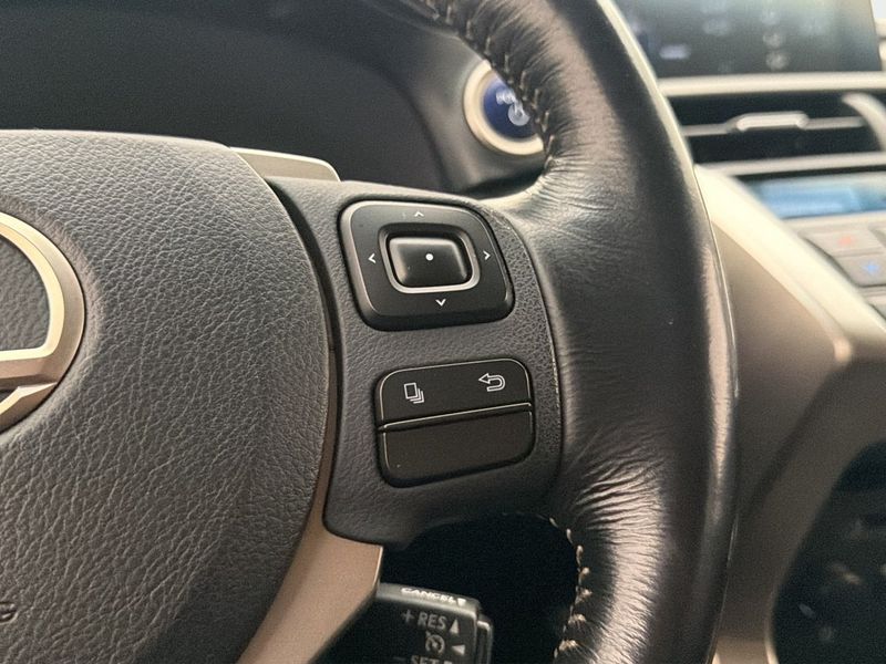 Lexus NX bild 16
