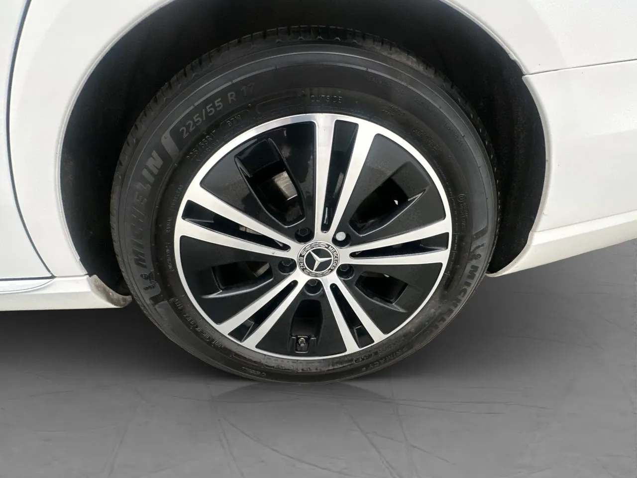 Vehicle image 33