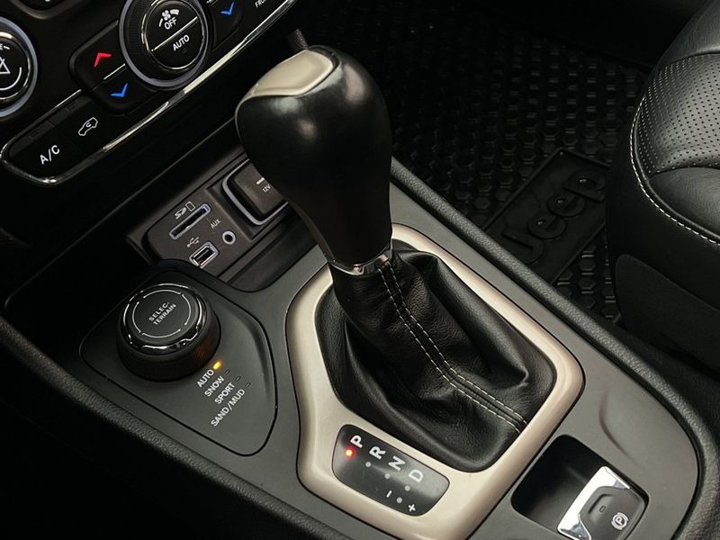 Jeep Cherokee bild 27