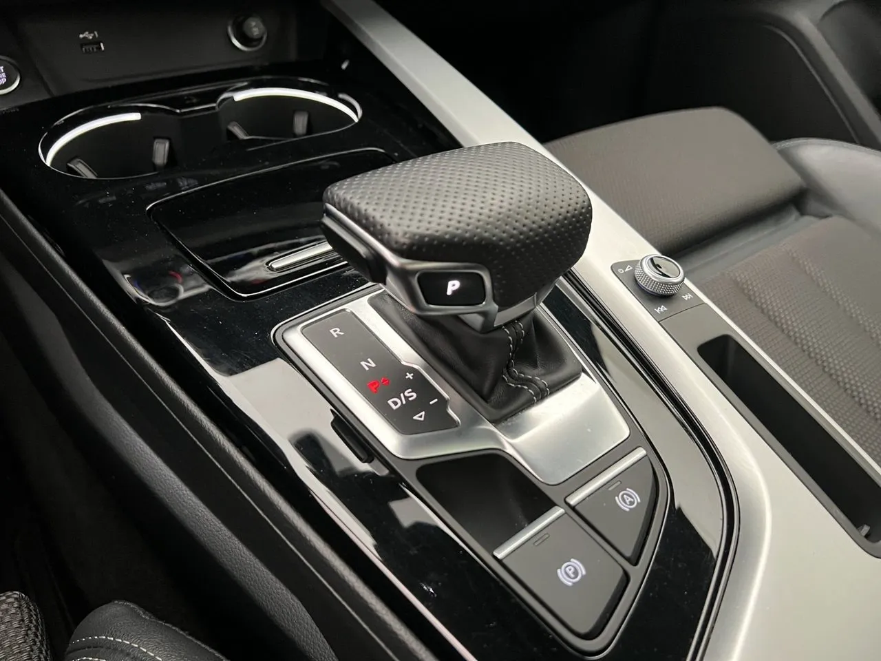 Vehicle image 23