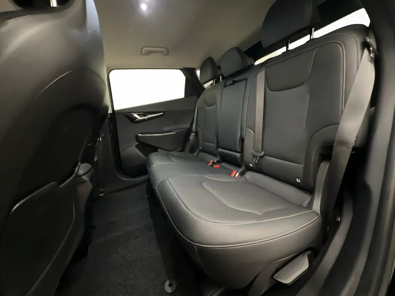 Vehicle image 28