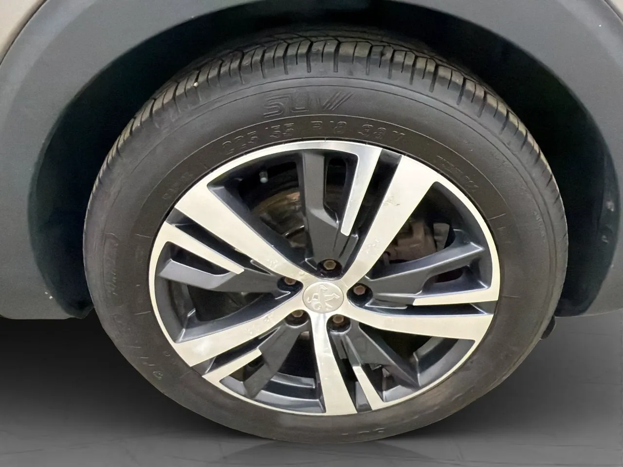 Vehicle image 25