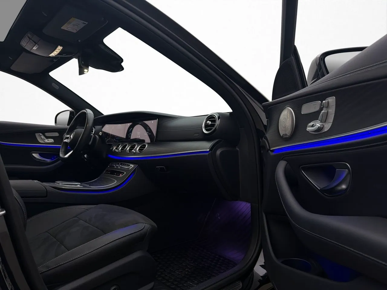 Vehicle image 32