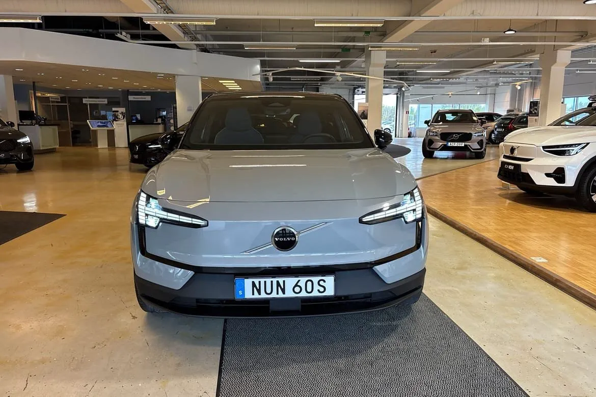 Vehicle image 32
