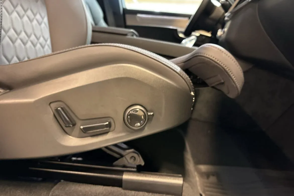 Vehicle image 36