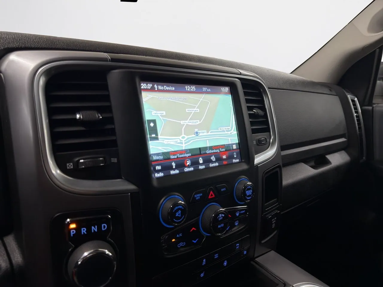 Vehicle image 15