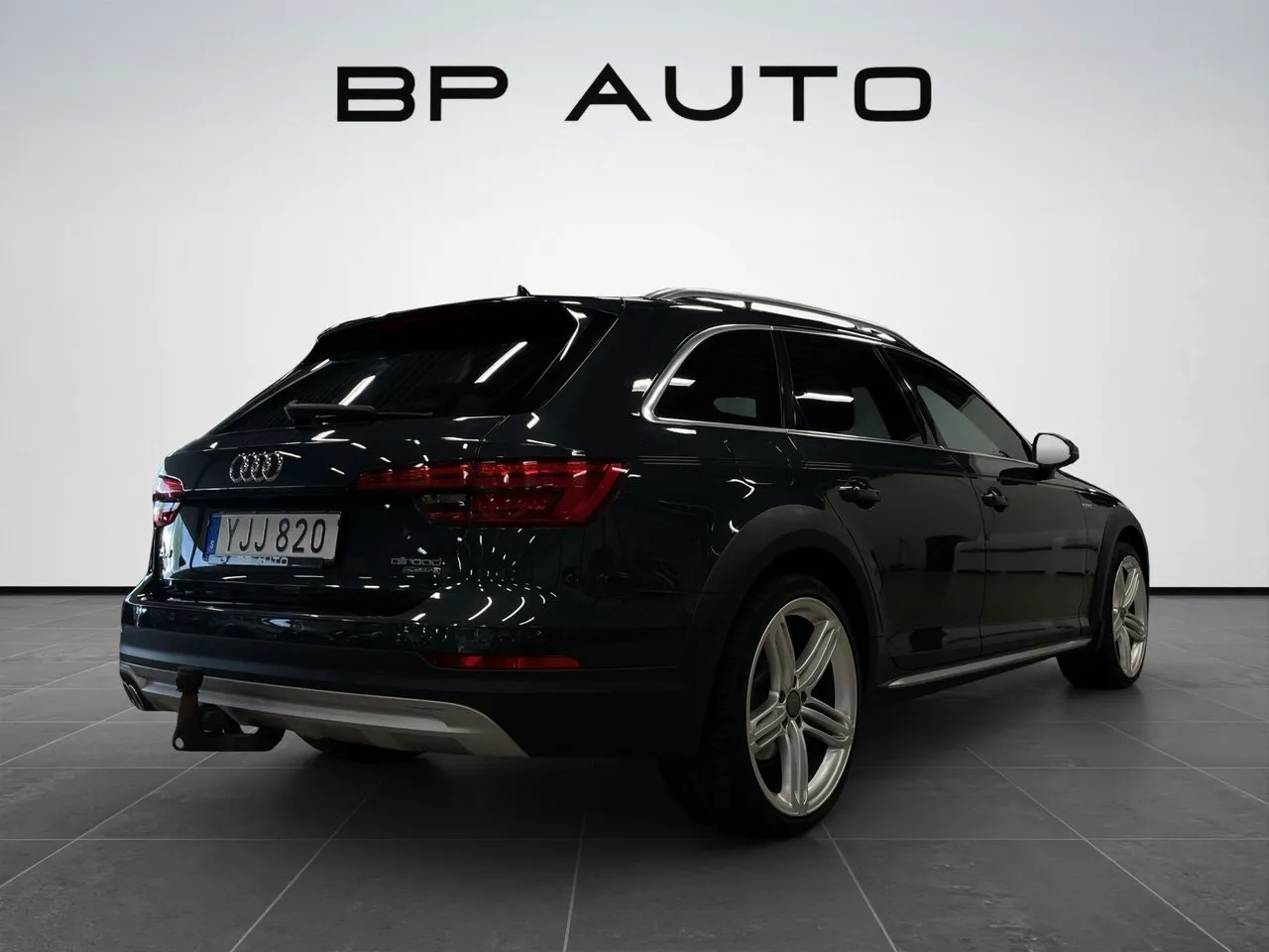 Vehicle image 6