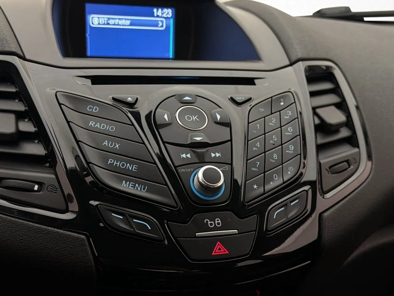 Vehicle image 18