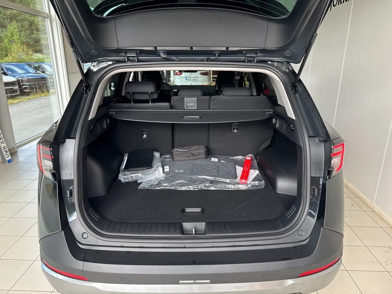 Vehicle image 13