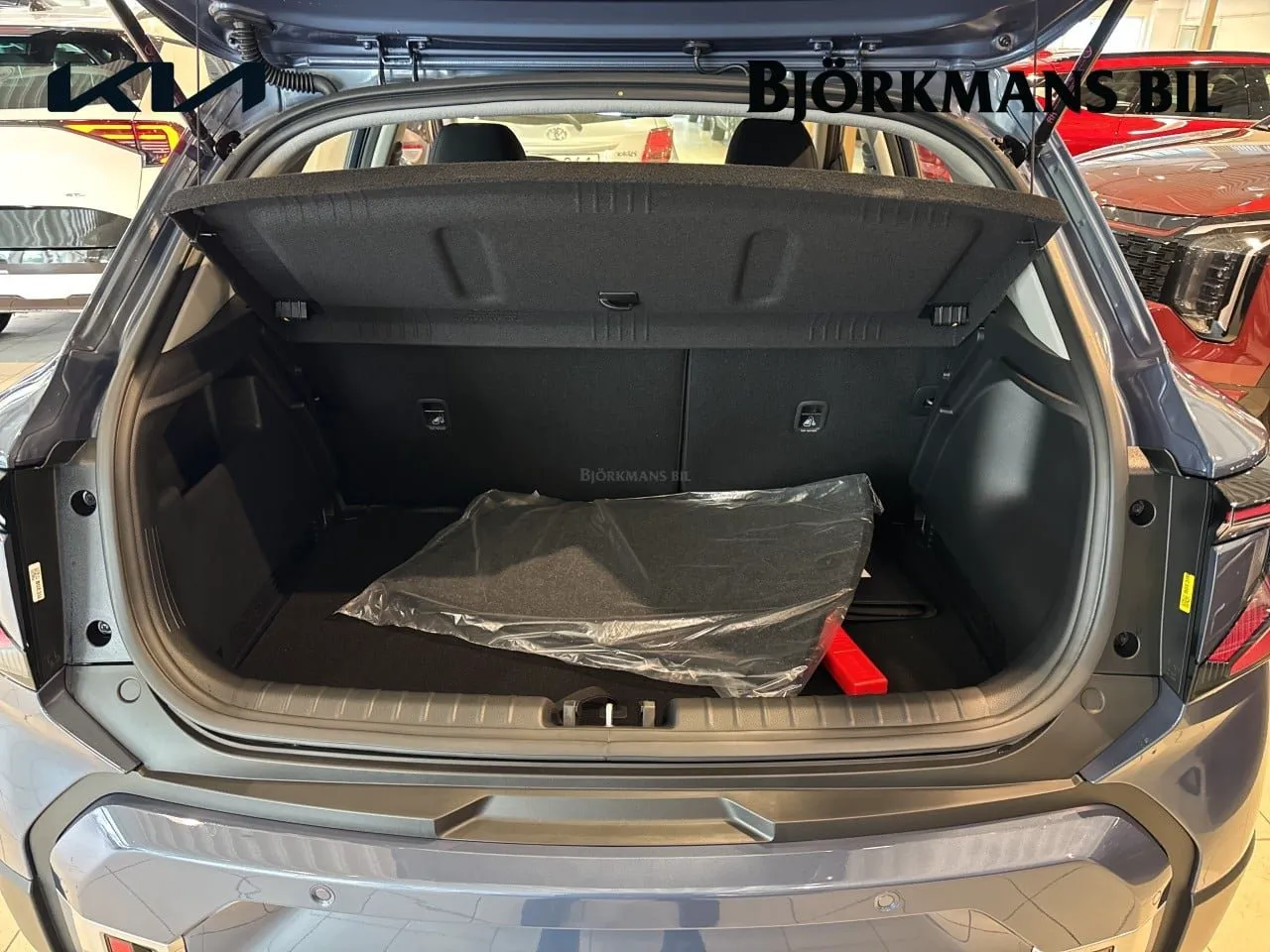 Vehicle image 13