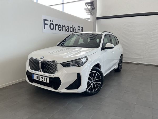 BMW iX1 eDrive20 M Sport Drag HiFi Elstolar Head-Up Rattvärme - 2026