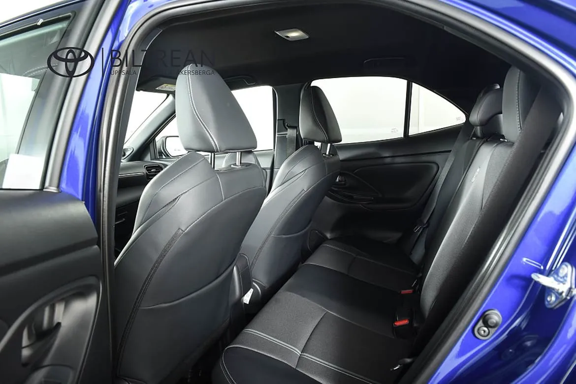Vehicle image 7