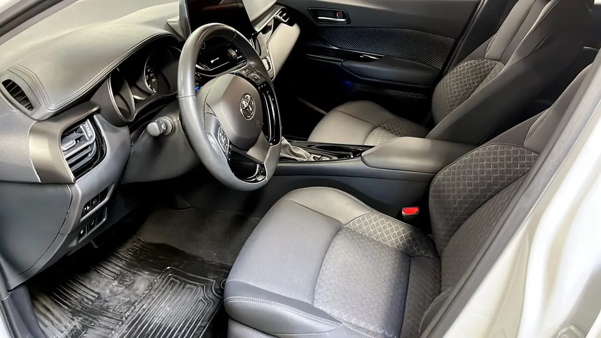 Vehicle image 6