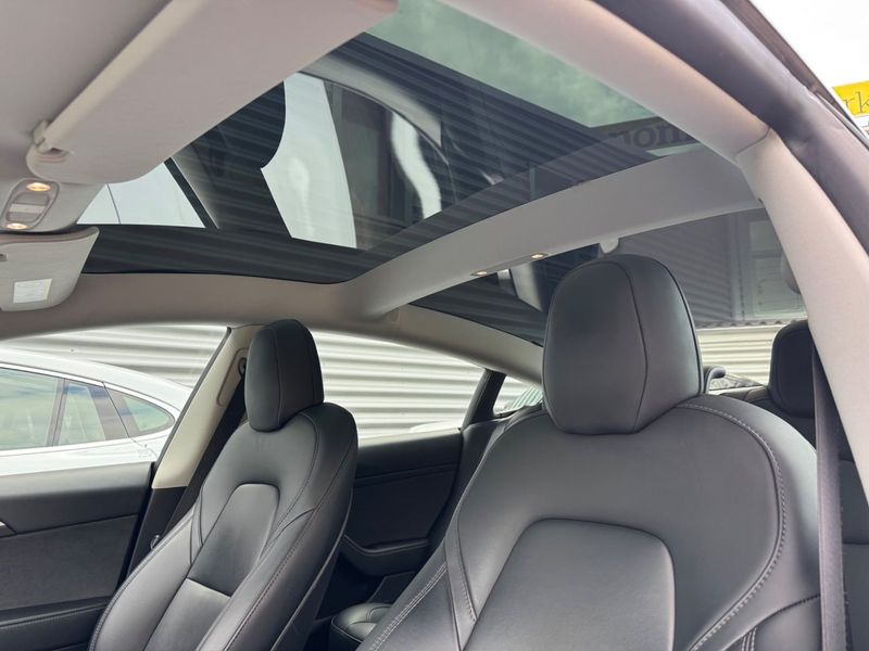Tesla Model 3 bild 18