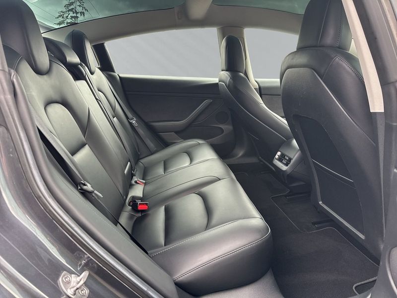 Tesla Model 3 bild 17