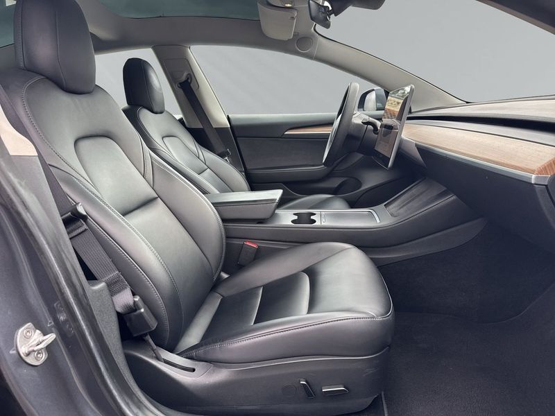 Tesla Model 3 bild 15