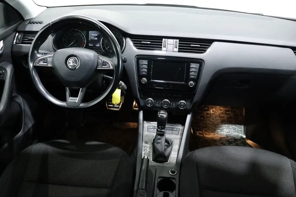 Vehicle image 6