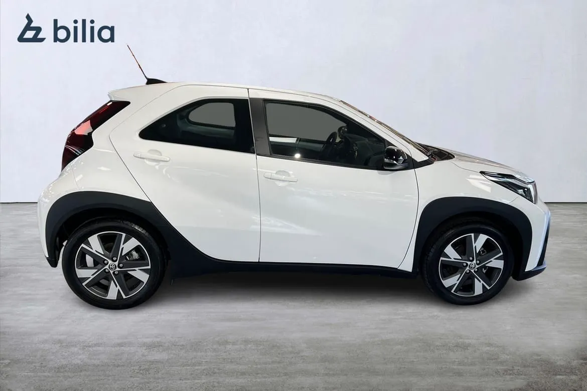 Vehicle image 17