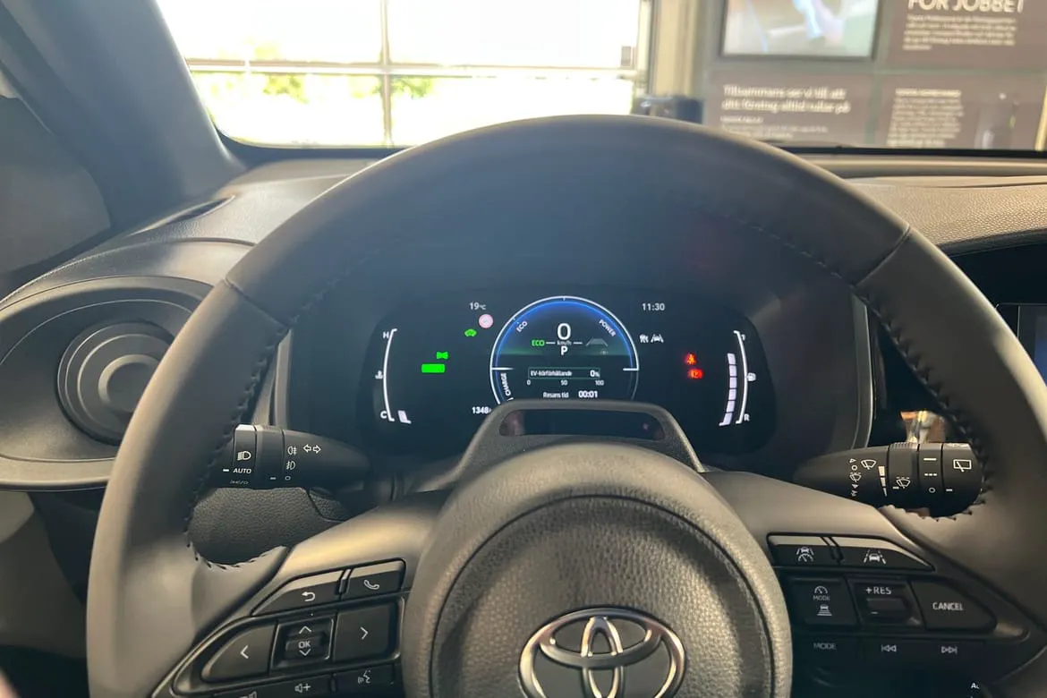 Vehicle image 15