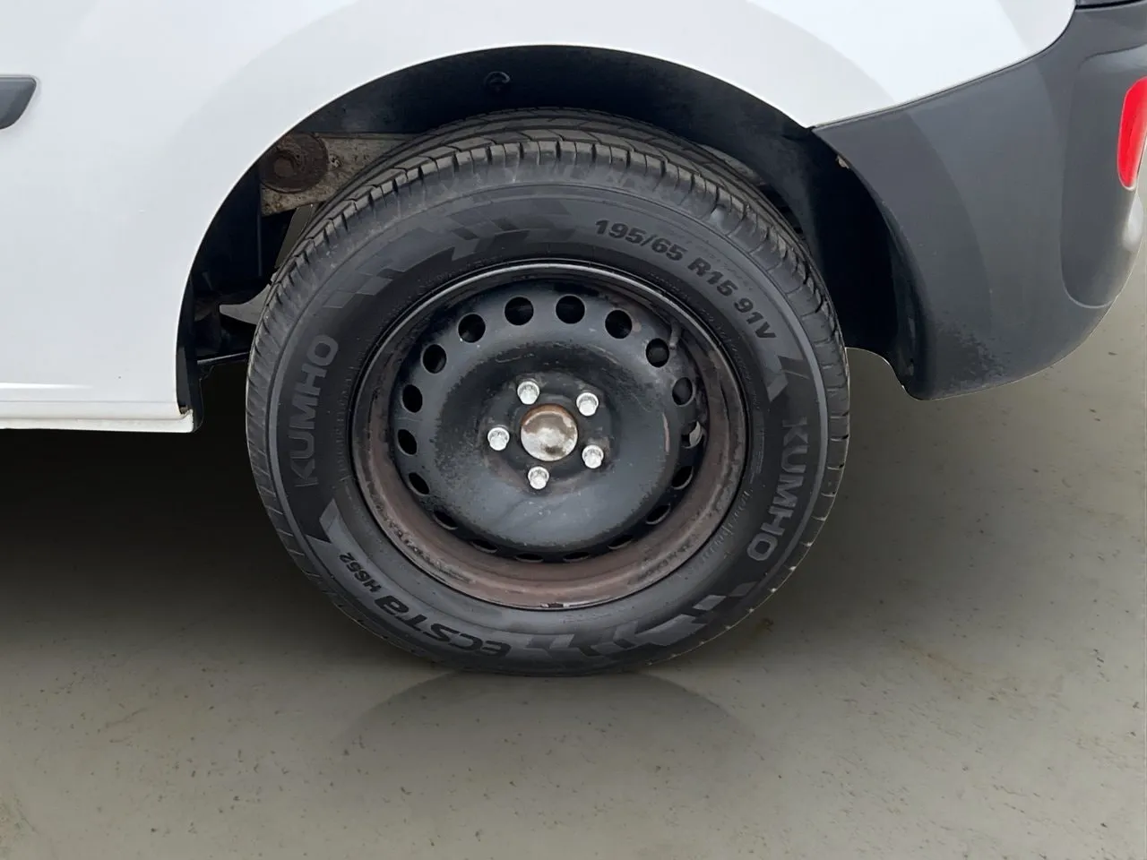 Vehicle image 23