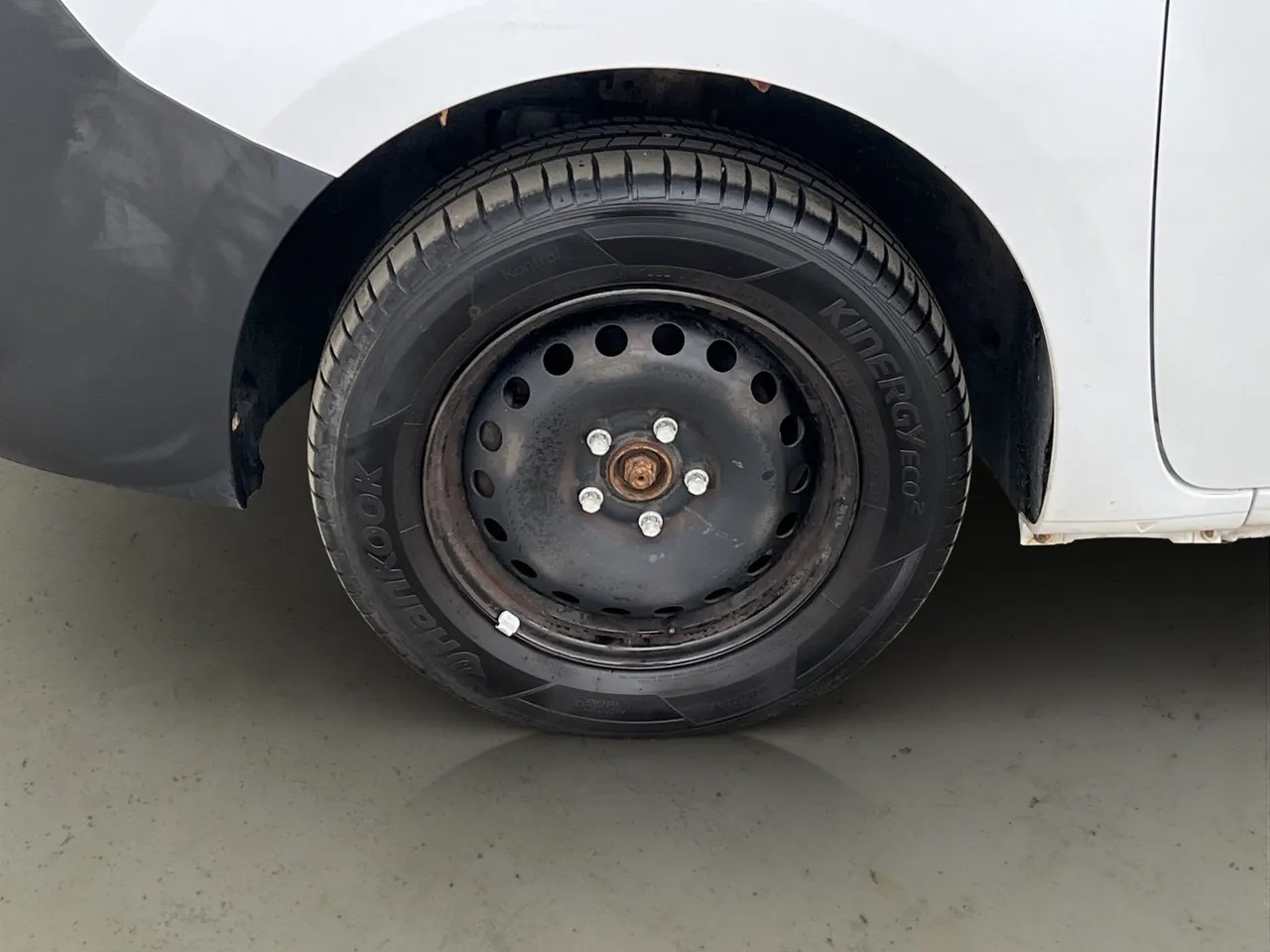 Vehicle image 22
