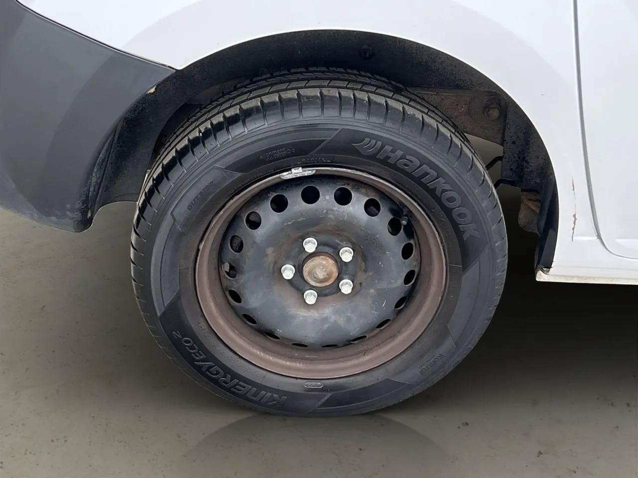 Vehicle image 24