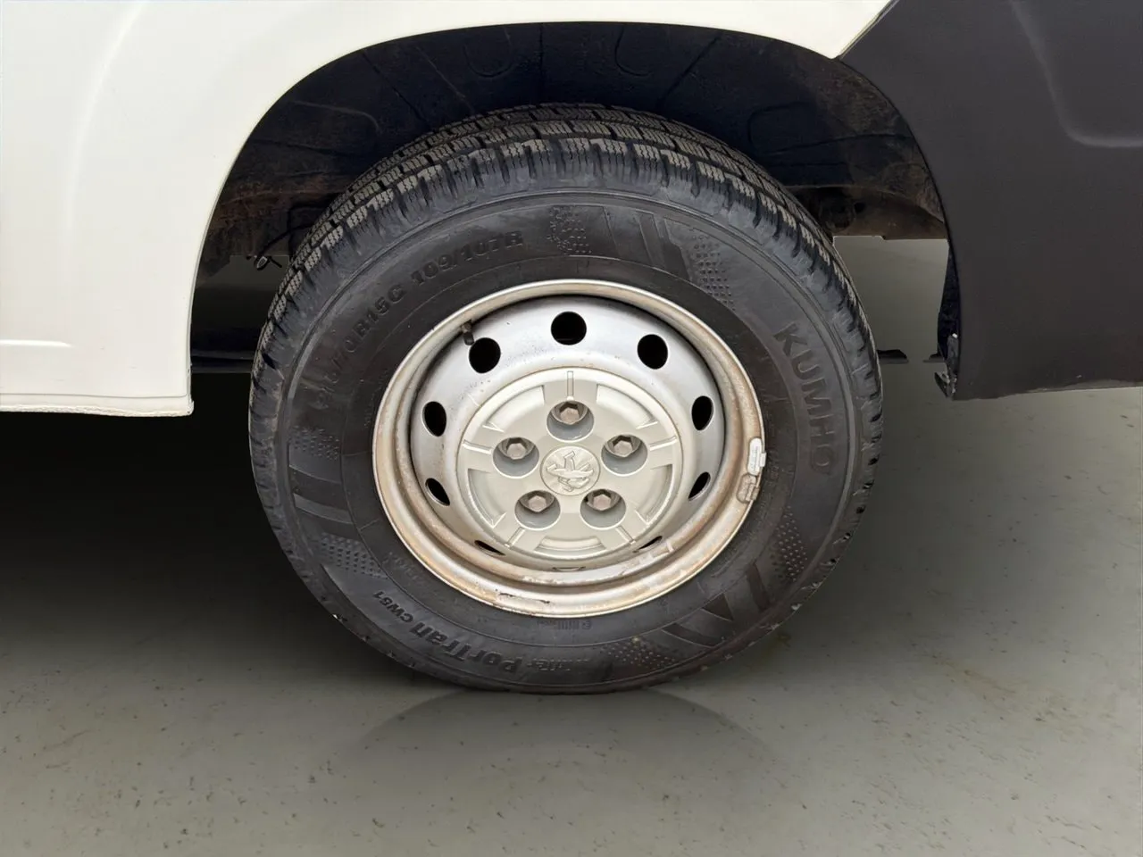Vehicle image 26