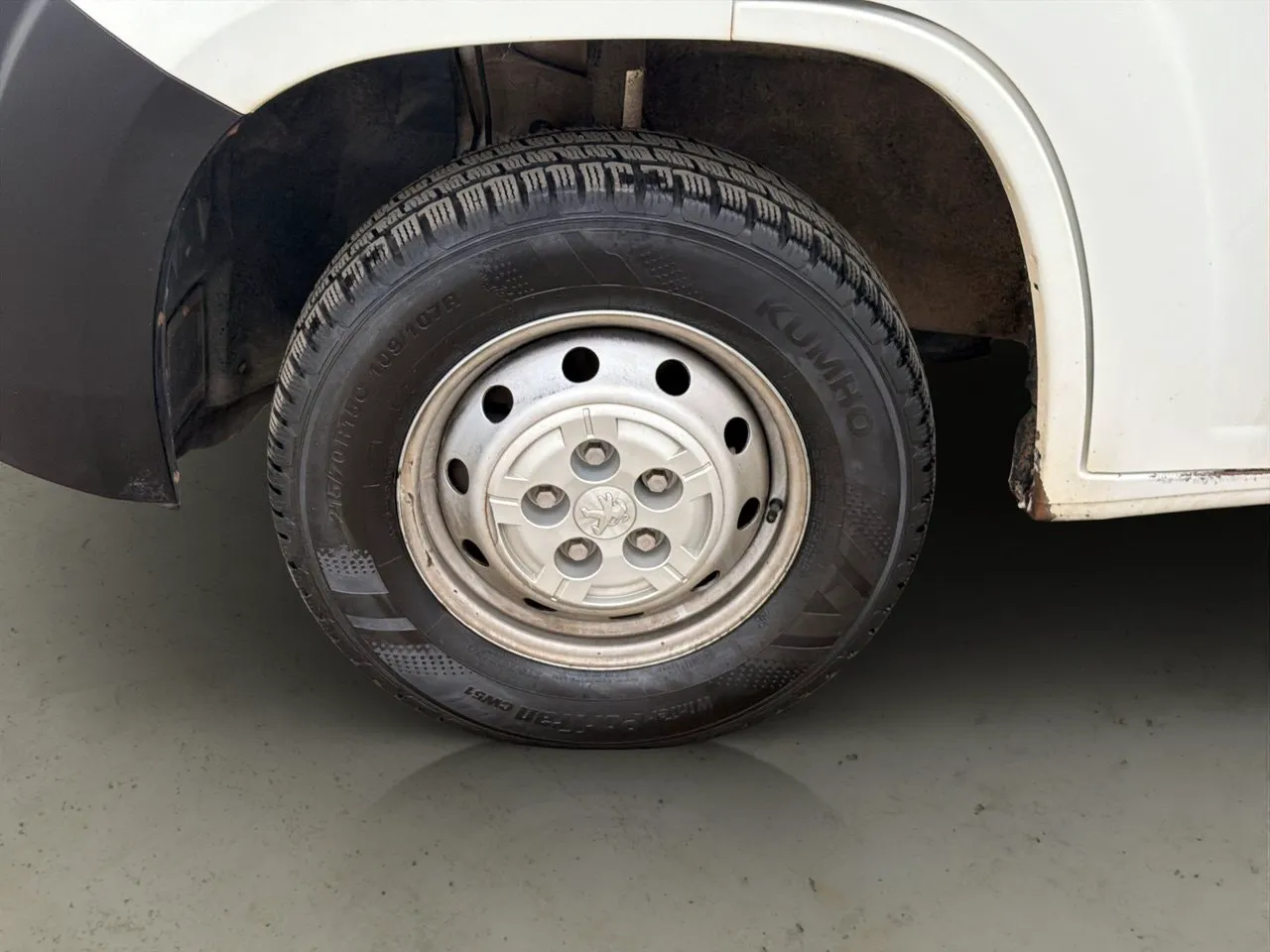 Vehicle image 25