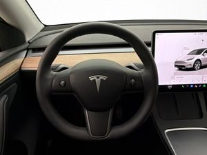 Tesla Model Y bild 17