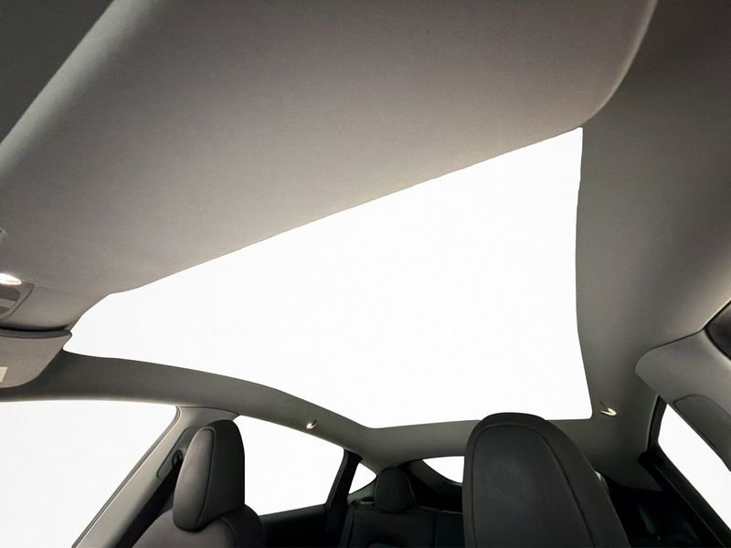 Tesla Model Y bild 15