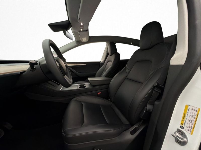 Tesla Model Y bild 14