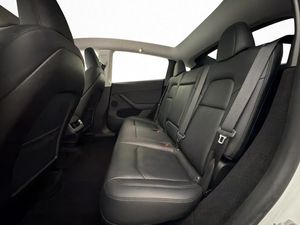Tesla Model Y bild 25