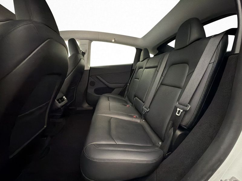 Tesla Model Y bild 25