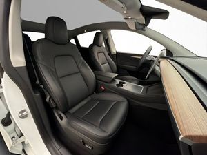 Tesla Model Y bild 26