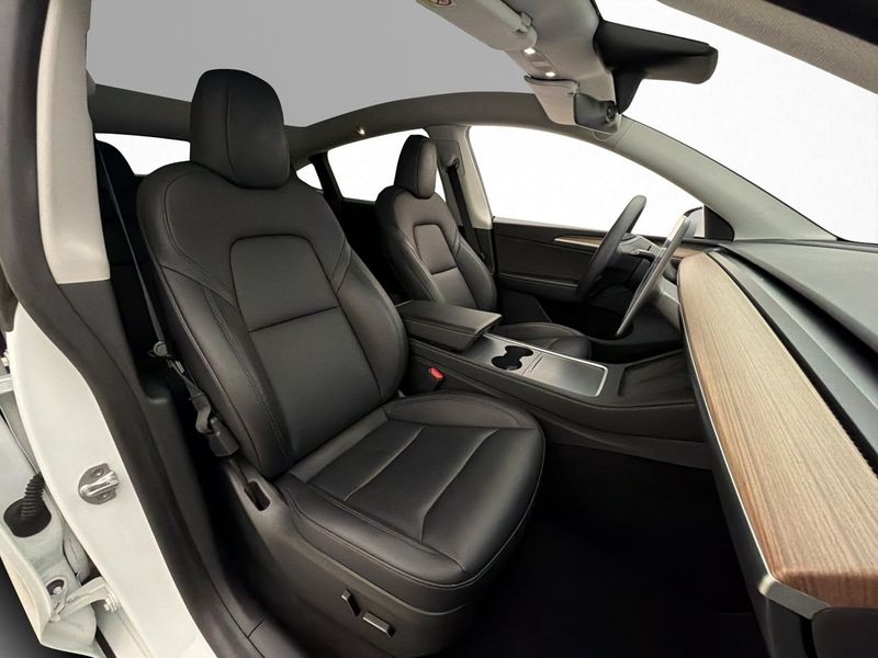Tesla Model Y bild 26