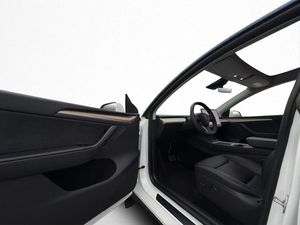 Tesla Model Y bild 13