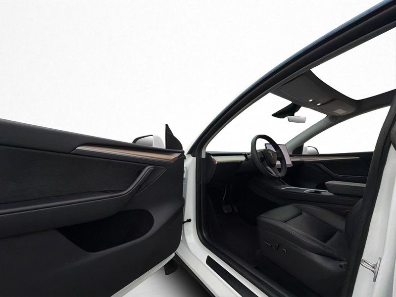Tesla Model Y bild 13