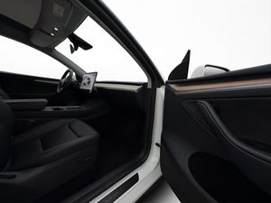 Tesla Model Y bild 27