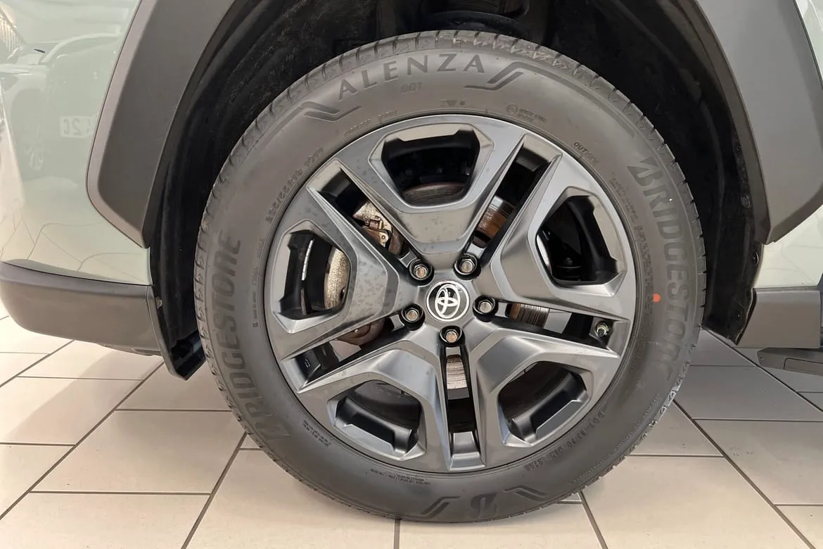 Vehicle image 16