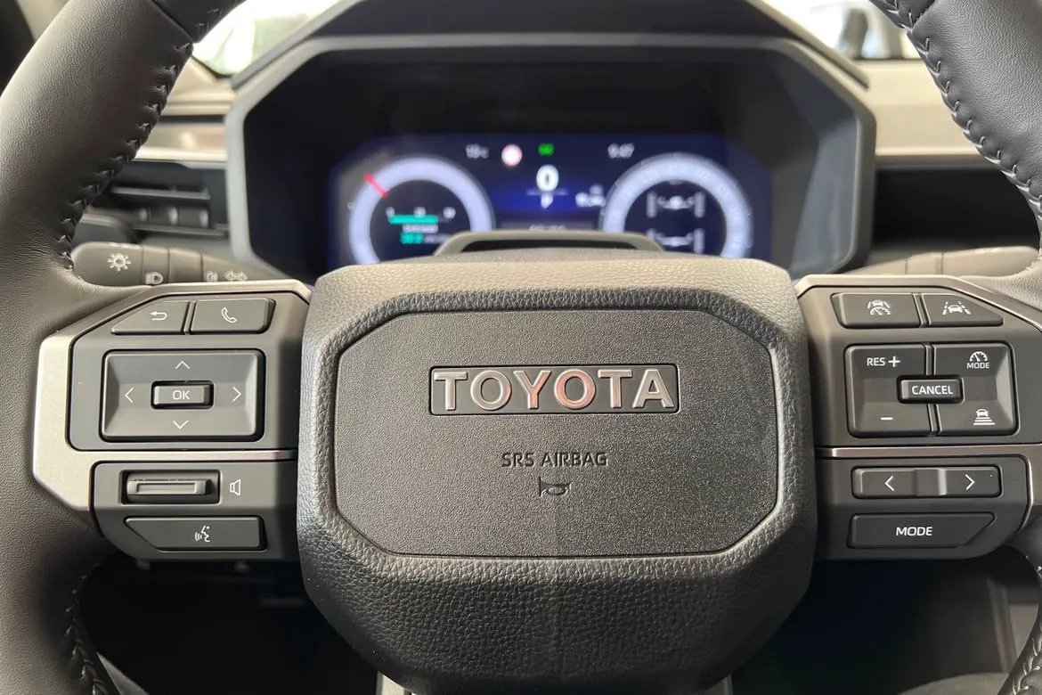 Vehicle image 25