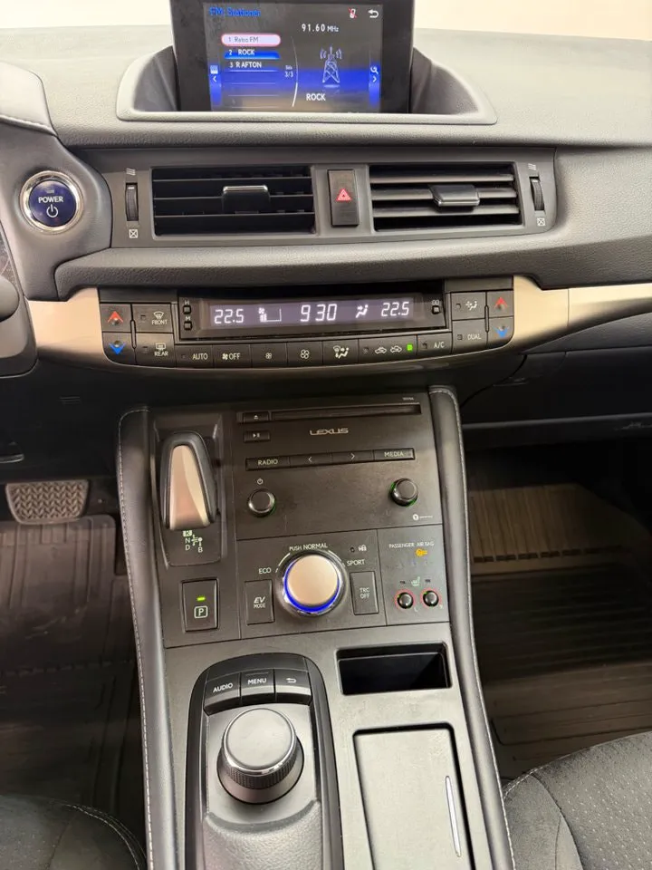 Vehicle image 8