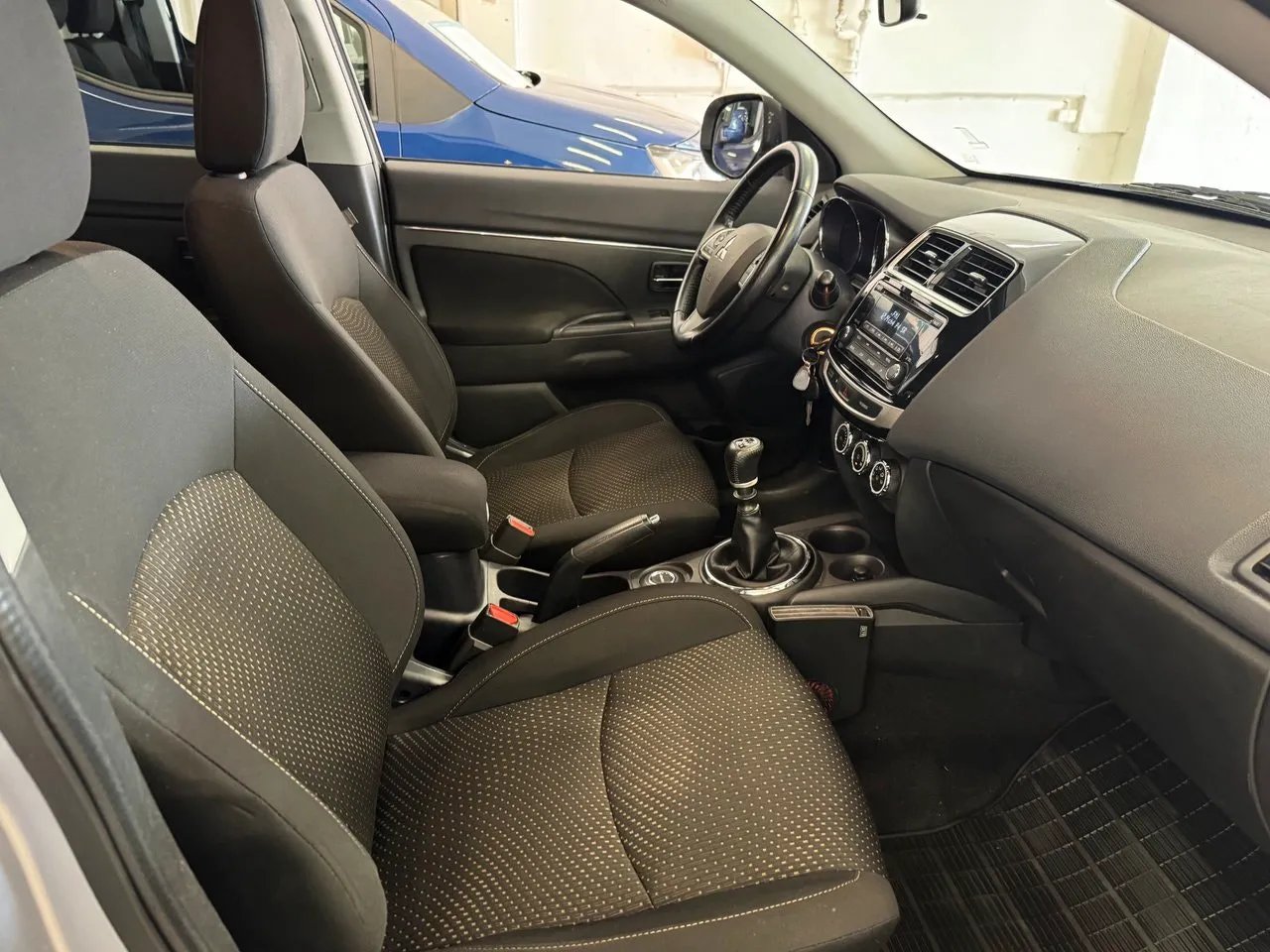 Vehicle image 16